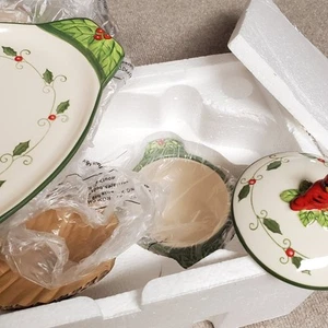 Temp-Tations Cardinal 18 oz Covered Soup Bowls w/Sandwich Plates Holly Christmas - Picture 1 of 5