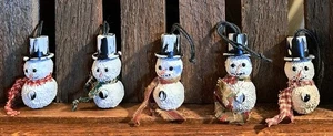 5pc SET PRIM RUSTIC 2.25"L SYCAMORE POD SNOWMEN CHRISTMAS/WINTER HANGING ORNIES - Picture 1 of 3