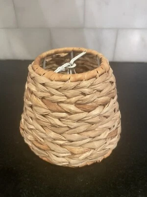 "Pantalla de lámpara de araña con clip de repuesto de pasto marino natural tejido 4"" H 5"" inferior" Foto 1 de 4