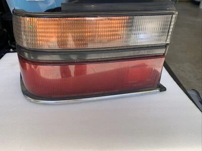 1986-1988 Acura Legend sedan 4 door Right Pass Genuine OEM tail light - Imagem 1 de 3