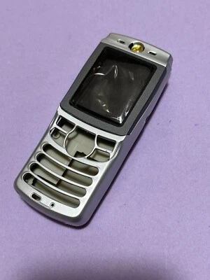 Motorola E365 Housing Cover silver Color Without Buttons - Image 1 of 4