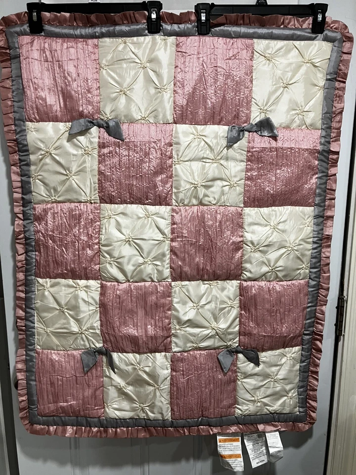 Edredón cuna bebé niña Bella Patchwork 30 X 42 de The Peanutshell Foto 1 de 4