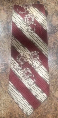 Corbata vintage seda 52" x 3 1/2" rojo crema escudo real MCM MAD MEN Foto 1 de 4