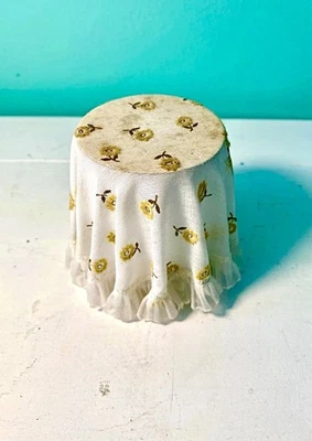 Tecido vintage casa de bonecas mesa lateral de crisnbono pano flor amarelo - Imagem 1 de 4