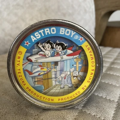 RARO Vintage Tezuka Productions ASTRO BOY WIND UP Round Tin Shin & Company Japón Foto 1 de 4