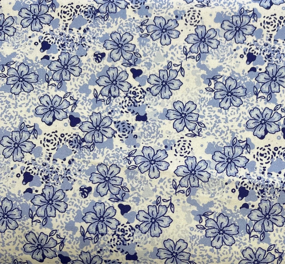 Tela de algodón floral blanca punteada azul mariposa Foto 1 de 1