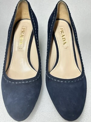 Prada azul marino, gamuza, punta almendra, aguja, costuras en contraste. EU 35.5 US 5.5 Foto 1 de 4