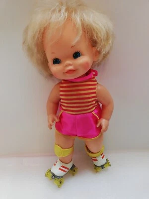BABY SKATES MATTEL BAMBOLA CHE PATTINA 1982 VINTAGE CM. 36 #5912 - Immagine 1 di 4