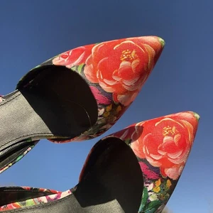 Steve Madden Sweetheart Red Rose Floral High Heels Sz 7 BID 4 CHARITY ❤️blt7m87 - Picture 1 of 12