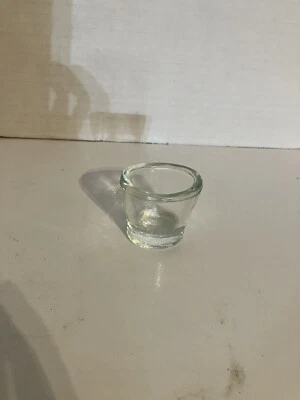 Taza de lavado de ojos de seguridad de vidrio transparente de colección. Único vidrio moteado grueso forma ojos de gato Foto 1 de 4