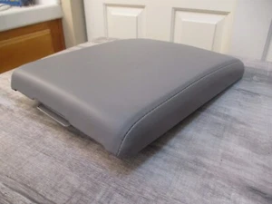 2000-2004 Toyota Avalon REAR Center Console Cover Lid Armrest Gray OEM CA Car - Picture 1 of 15