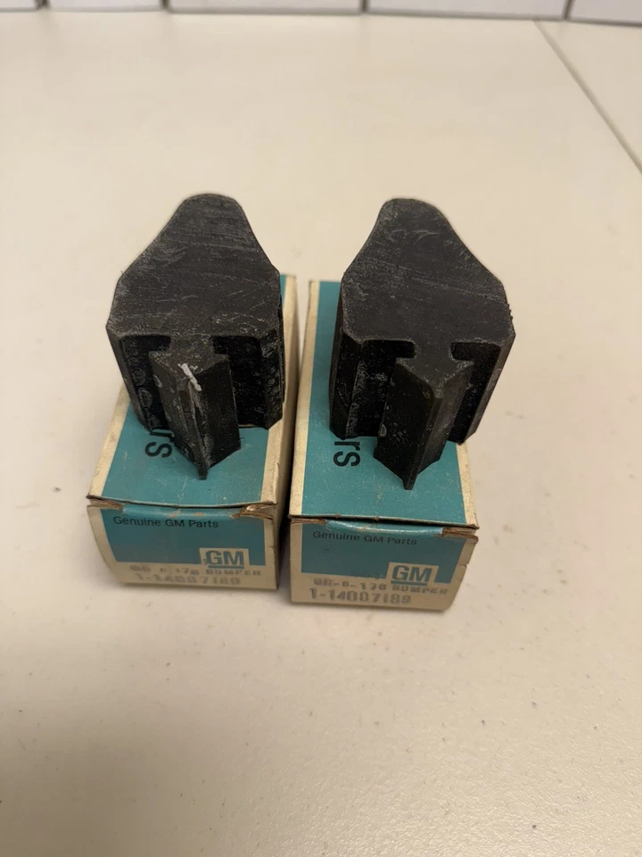 NOS 1963 1972 Chevrolet GMC Pickup C10 C20 Suburban Lower A Arm Bumpers 14007189 Foto 1 de 3