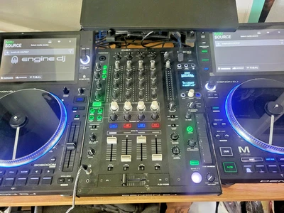 Reproductores multimedia Denon SC6000M Prime con mezclador Denon X1800 Prime con cubiertas Foto 1 de 4