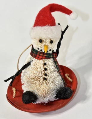 Cepillo de botella Pottery Barn muñeco de nieve en platillo trineo adorno navideño como está Foto 1 de 4