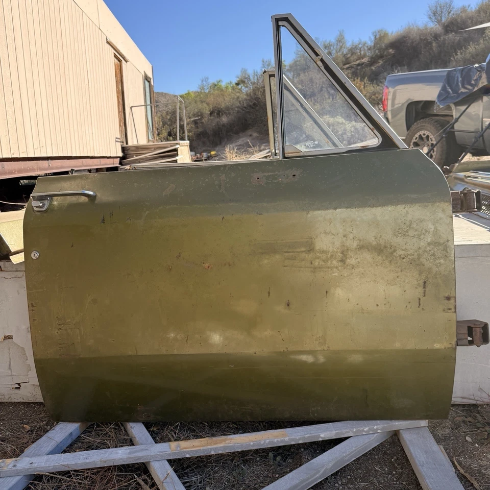 International Scout II 1971-1980 puerta lateral de pasajero (casi completa) Foto 1 de 4