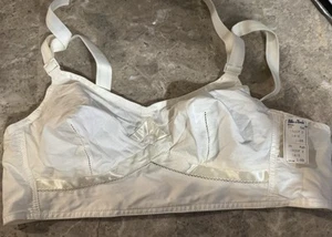 VINTAGE MAIDENFORM ALLO-ETTE  BRA.  WHITE.  32 B .   NEW ! - Picture 1 of 8