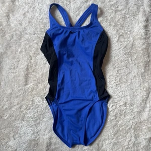 Traje de baño de una pieza Nike para mujer Color Surge Powerback talla XS NESS9362-416 - Imagen 1 de 8