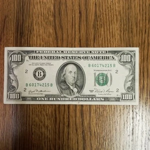 Lightly Circulated Small Head $100 bill Series 1981 Serial No. B60174215B - Picture 1 of 2