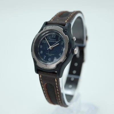 Reloj iluminador Casio vintage para mujer 30 mm esfera azul LQ-141 con batería nueva Foto 1 de 4