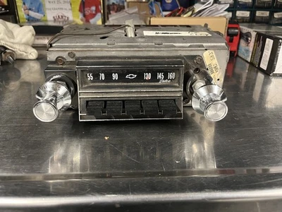 Chevrolet Impala SS 1965 65 Caprice usado radio Am Delco y perillas GM # 986099 Foto 1 de 4