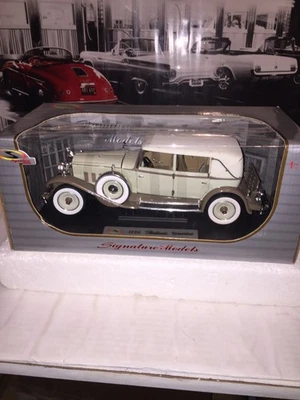 1930 PACKARD BREWSTER TAN & COFFEE BROWN 1/18 DIECAST CAR SIGNATURE MODELS 18103 - Image 1 of 4