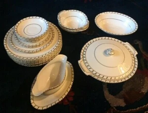 JOHNSON BROS OLD ENGLISH BELMONT IVORY GOLD TRIM 25 PIECE DINNERWARE SET china  - Picture 1 of 12