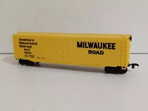 Bachmann HO Scale Milwaukee Road Yellow Box Car MILW 56500 Horn Hook Railroad - Picture 1 of 6