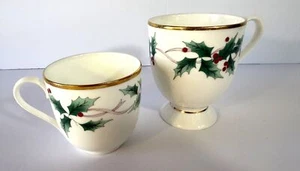 Mikasa Ribbon Holly Bone China Holiday Mugs Set Of 2 Gold Trim Christmas 20B - Picture 1 of 10