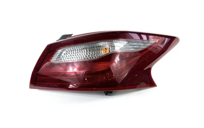 Nissan Altima 2016-2018 sedán lado derecho pasajero luz trasera lámpara de parada fabricante de equipos originales Foto 1 de 4