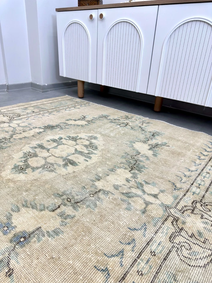 Alfombra Oushak Turca Vintage Beige 5x6, Tejida a Mano, Alfombra de Lana Hecha a Mano Foto 1 de 4