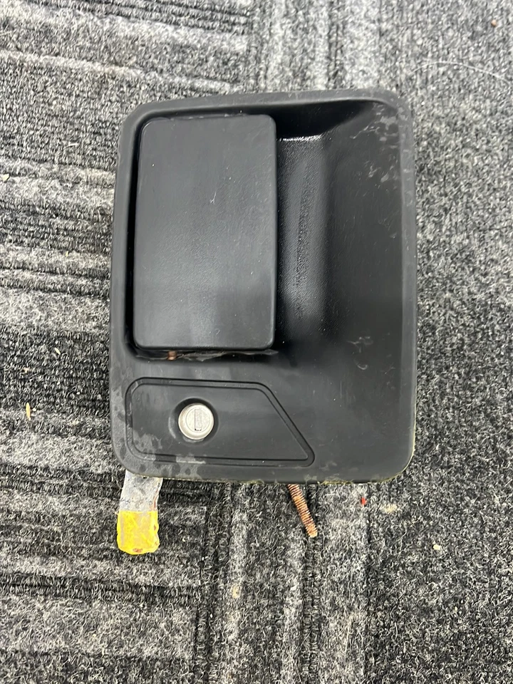Manija de puerta exterior delantera derecha Ford F-450 Super Duty 2006 F81B-2522400-BKW Foto 1 de 4