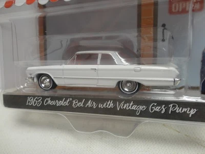 Chevy Bel Air 1963 Greenlight blanco '63 con bomba de gas vintage Hobby Shop S15 Foto 1 de 3