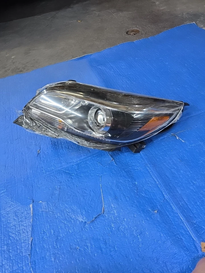 Faro izquierdo del lado del conductor Chevrolet Malibu 2013-2015. Foto 1 de 4