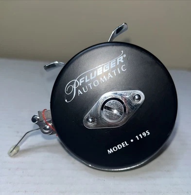 Carrete de pesca con mosca Pflueger automático modelo 1195, funcionando. Buen-Muy buen estado. Foto 1 de 4