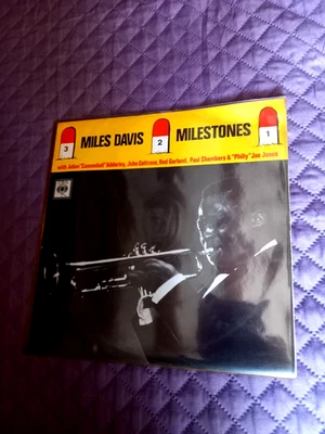 MILES DAVIS  " MILESTONES " - 33 Tours - ORIGINAL - - Photo 1/4