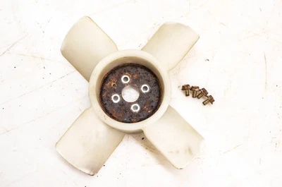 Ventilador de refrigeração do motor 08 Kubota RTV900 W6 4x4 - Imagem 1 de 3