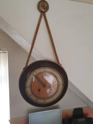 Vintage 1950s-60s German "Zentra Schwebe Anker" wall clock with key. - Image 1 of 4