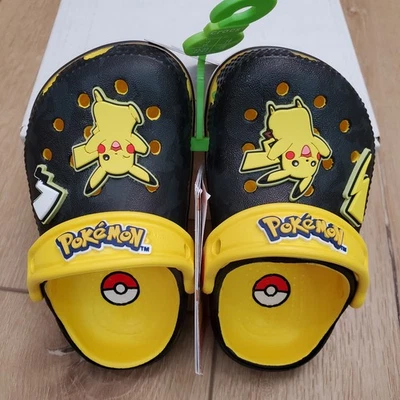 Crocs Pokemon Pikachu clássico tamanco infantil C 6 sapatos criança bebê brilho no escuro - Imagem 1 de 4