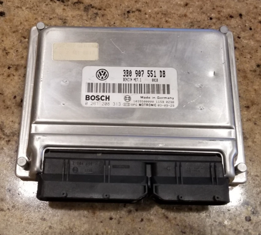 Volkswagen Passat 2004 - ECM ECU - # 3B0 907 551 DB Foto 1 de 1