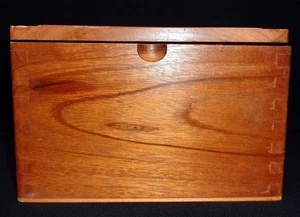 CENTENO TALLER DE CARPENTERIA Hinged Tongue-In-Groove Box - Picture 1 of 7