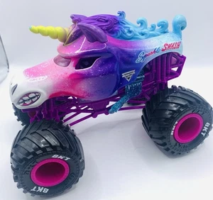 Hot Wheels Monster Jam Sparkle Smash Unicorn 1:24 Raro - Imagen 1 de 6
