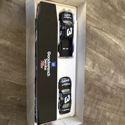 (s) Brookfield 1:24 Dale Earnhardt #3 Goodwrench Oreo 2001 doble cabina y remolque Foto 1 de 4