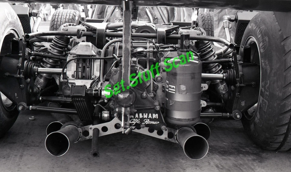 Foto negativa de carreras de coches de Fórmula 1 1977 Alfa Romeo mecánica Long Beach GP Foto 1 de 1