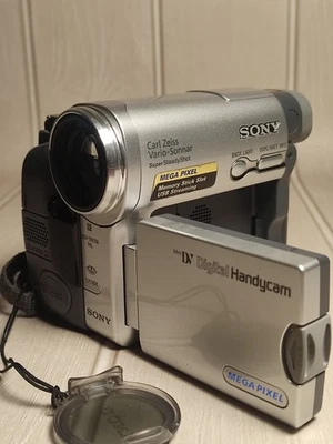 SONY DCR- TRV33E Digital Handycam with Camera Carry Case Tested Working - Image 1 of 4