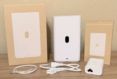 4TB (8TB) Incl! Lightly used! Ubiquiti UniFi UNAS 2 2-Bay NAS - White (UNAS-2-W) - Image 1 of 4