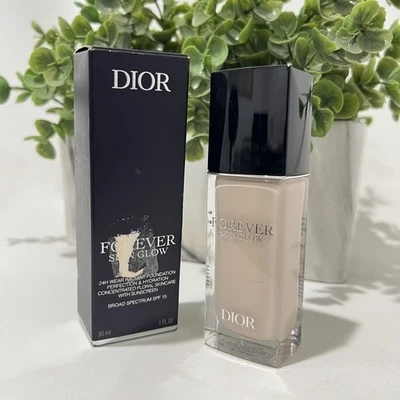 Dior Forever Skin Glow Foundation - 00 NEUTRAL/GLOW  - 30ml/1FL.OZ - Image 1 of 4