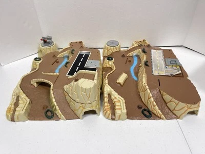 Lote de 2 Micro Máquinas Galoob Militar Wolf Ridge Campo de Batalla Juegos Foto 1 de 4