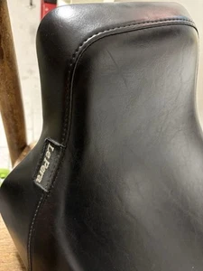 LE PERA SELLA SINGOLA HARLEY DAVIDSON FXST 1450 SOFTAIL - Foto 1 di 3