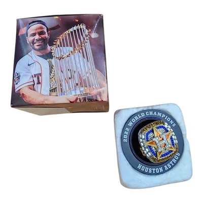 Anillo réplica campeón Serie Mundial Houston Astros 2022 José Altuve Foto 1 de 4
