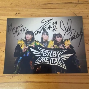 Fotografía firmada autografiada Babymetal colección J-POP 5*7 2025J - Imagen 1 de 1